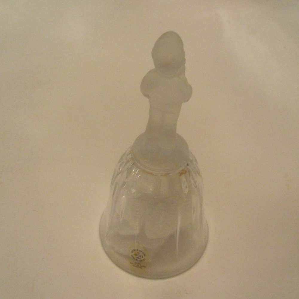 Vintage 1994 Avon M.I. Hummel Soloist Figure Crystal Bell. Holiday.New Other.